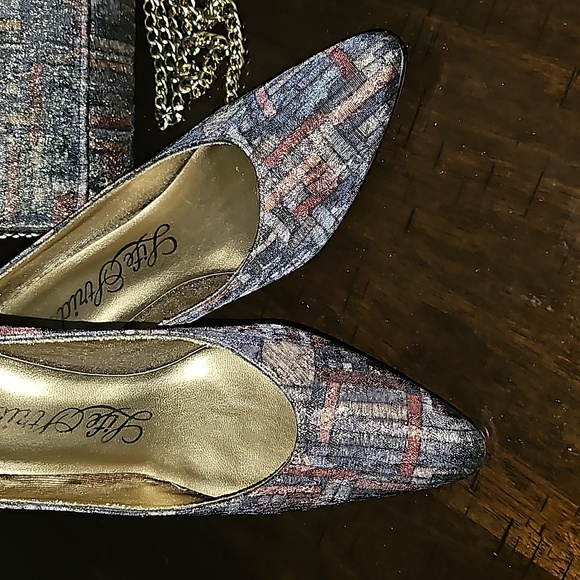 Life Stride Pumps - Picture 2 of 10